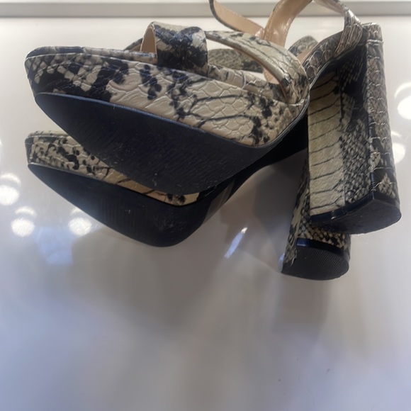 Animal print platform, chunky heel,Ankle straps, Size 7 - Picture 6 of 9